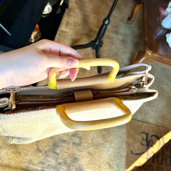 Vintage Fossil woven purse with wooden handles - Picture 6 of 16